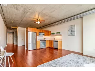 Photo #6: 20458358 Listing