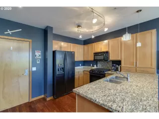 Photo #6: 20459430 Listing
