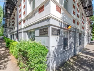 Photo #4: 20459591 Listing