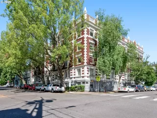 Photo #5: 20459591 Listing