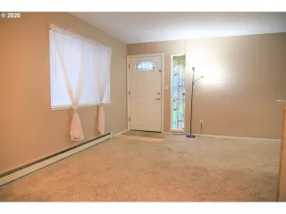 Photo #4: 20461360 Listing