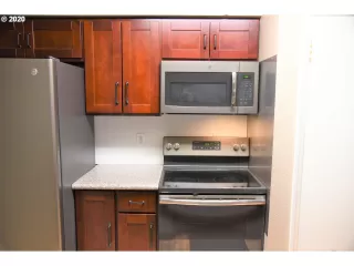 Photo #5: 20461360 Listing