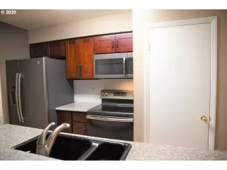 Photo #6: 20461360 Listing