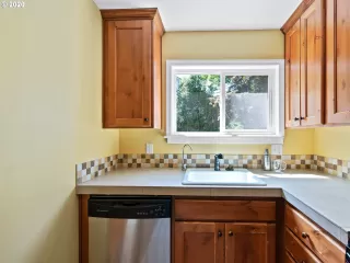 Photo #2: 20461401 Listing