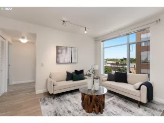 Photo #5: 20461705 Listing