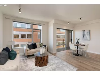 Photo #6: 20461705 Listing