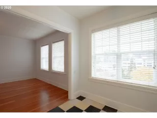Photo #6: 20461893 Listing