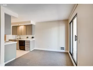 Photo #3: 20462288 Listing