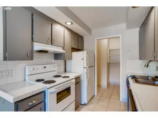 Photo #4: 20462288 Listing