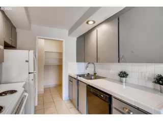 Photo #5: 20462288 Listing