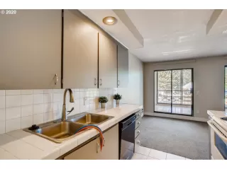 Photo #6: 20462288 Listing