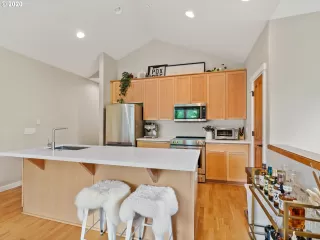 Photo #6: 20462484 Listing