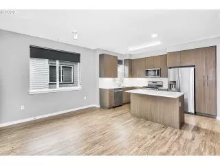 Photo #4: 20462563 Listing