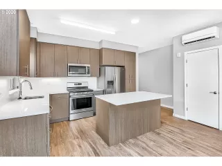 Photo #5: 20462563 Listing