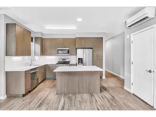 Photo #6: 20462563 Listing