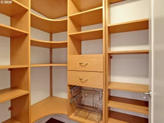 Photo #3: 20462738 Listing