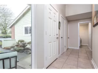 Photo #4: 20462940 Listing