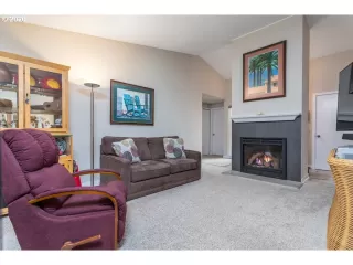 Photo #5: 20462940 Listing