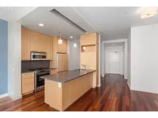 Photo #4: 20462997 Listing