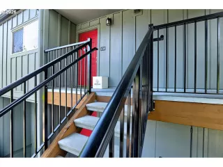 Photo #2: 204637408 Listing