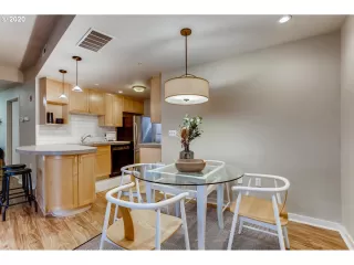 Photo #5: 20465209 Listing