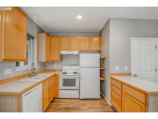 Photo #5: 20465319 Listing