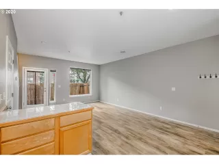 Photo #6: 20465319 Listing