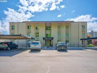 Photo #4: 20466920 Listing