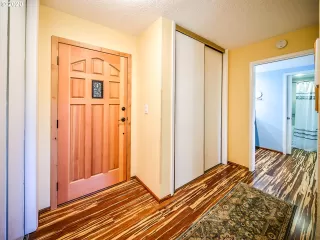 Photo #5: 20466920 Listing