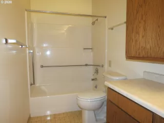 Photo #4: 20467197 Listing