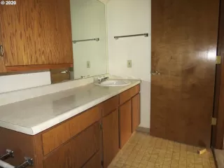 Photo #5: 20467197 Listing