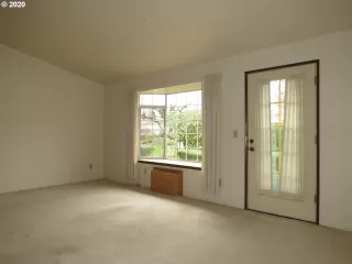 Photo #6: 20467197 Listing