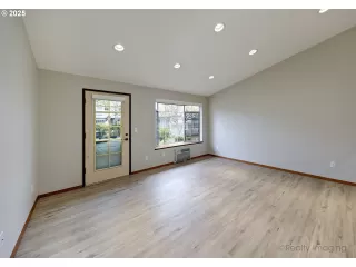 Photo #1: 204673217 Listing