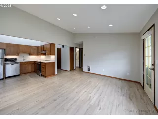 Photo #2: 204673217 Listing