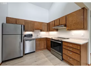 Photo #3: 204673217 Listing