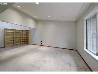 Photo #6: 204673217 Listing