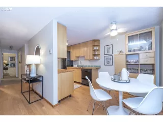 Photo #4: 20467519 Listing