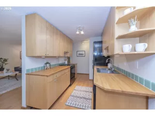 Photo #6: 20467519 Listing