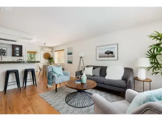 Photo #6: 20469188 Listing