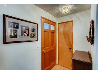 Photo #5: 20469269 Listing