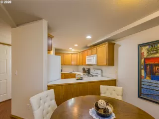 Photo #6: 20469529 Listing