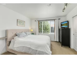 Photo #2: 20470418 Listing