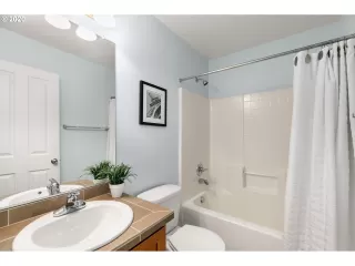 Photo #4: 20470418 Listing