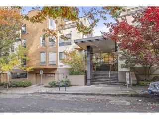 Photo #1: 20470610 Listing