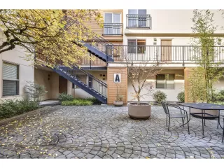 Photo #4: 20470610 Listing