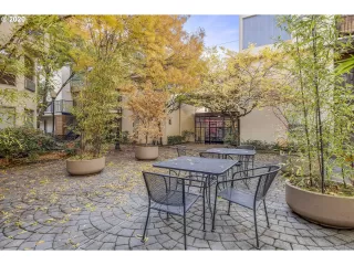 Photo #5: 20470610 Listing