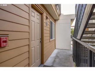 Photo #6: 20470610 Listing