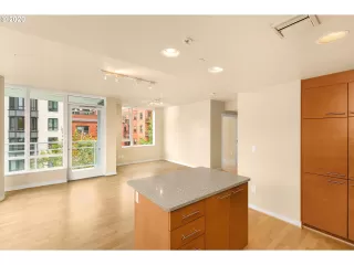 Photo #4: 20472390 Listing