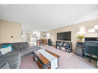 Photo #4: 20472448 Listing