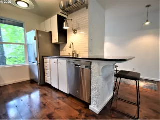 Photo #5: 20472871 Listing 